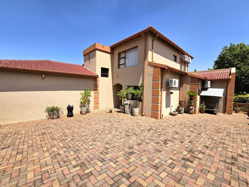 4 Bedroom Property for Sale in Kosmos Ridge North West
